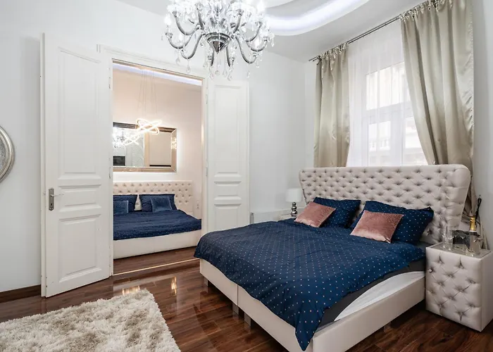 Opera Balkony Luxury Apartment With Free Parking