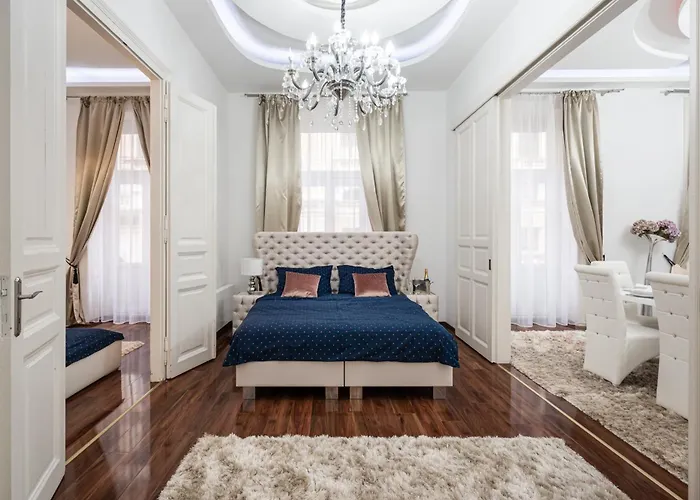 Opera Balkony Luxury Apartment With Free Parking