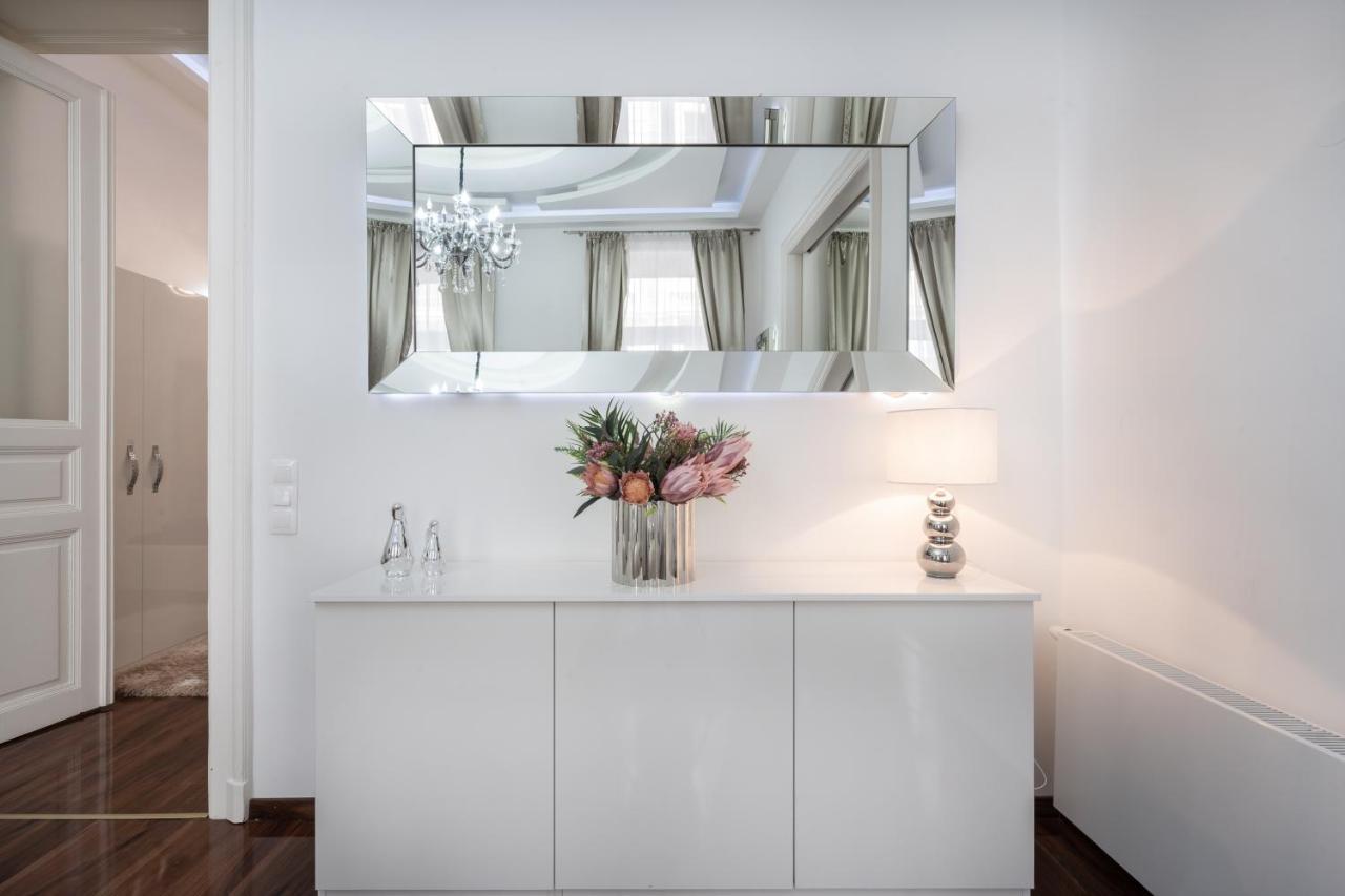 Opera Balkony Luxury With Free Parking Apartament *