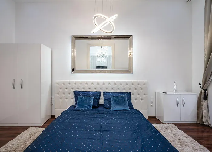Opera Balkony Luxury Apartment With Free Parking